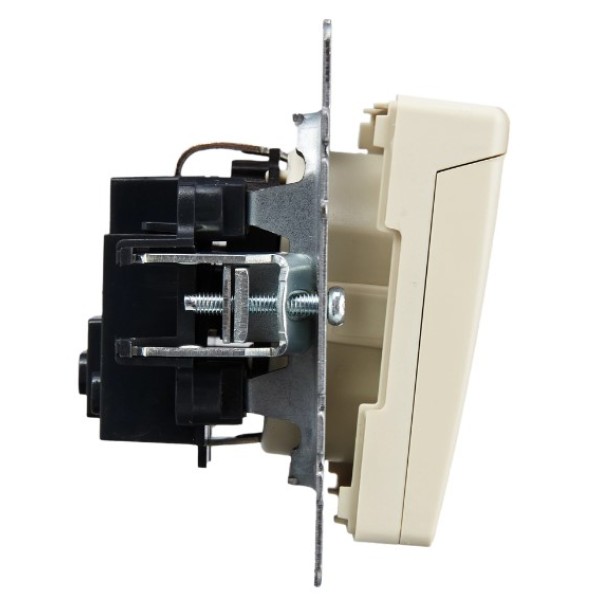 BRITE Розетка 1-местная с заземлением с защитными шторками и крышкой 16А IP20 РСбш10-3-БрКр бежевый IEK