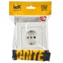 BRITE Розетка 1-местная с заземлением с защитными шторками 16А в сборе РСР14-1-0-БрБ белый IEK