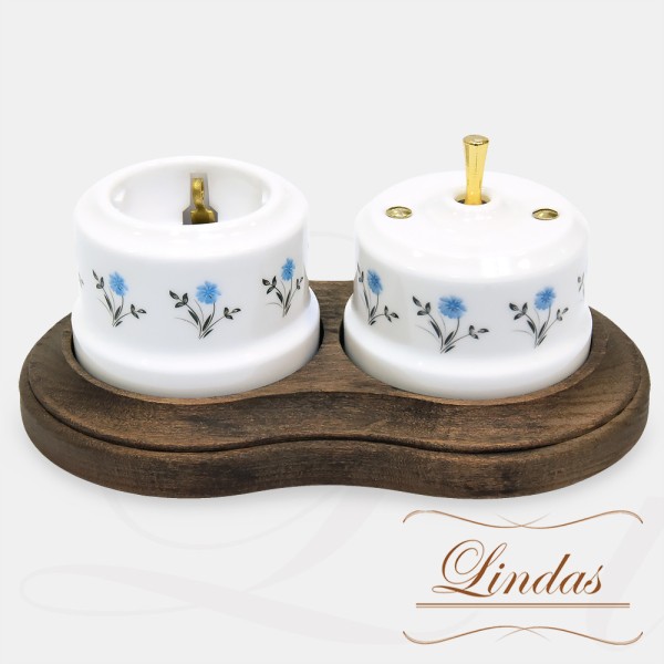 Розетка с заземляющим контактом Lindas, орнамент №2 (васильки)