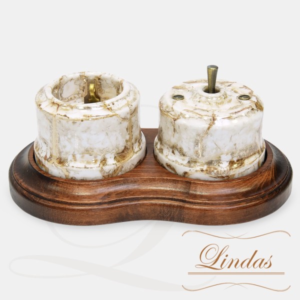 Розетка с заземляющим контактом Lindas Мрамор