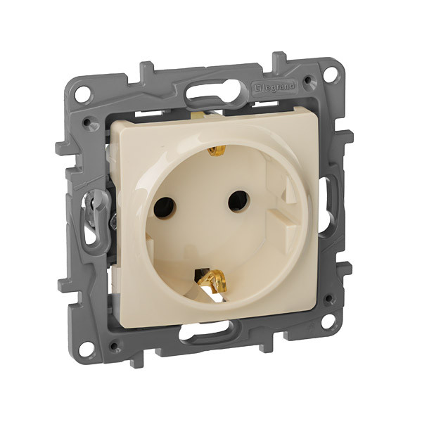 Legrand Etika розетка с заземляющим контактом 2К+З со шторками слоновая кость