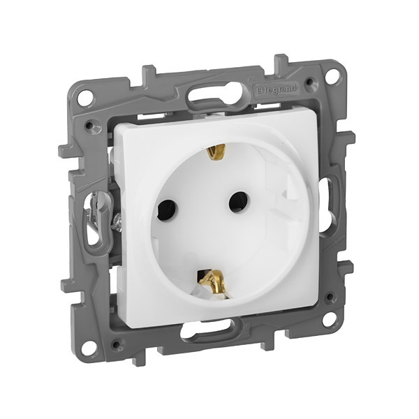 Legrand Etika розетка с заземляющим контактом 2К+З со шторками белый