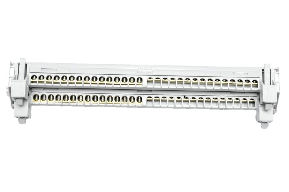 IS60, Изолированная шина 4х15 отверстий (TEHNOPLAST)